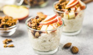 Overnight Oats mit Apfel, Quark und Granola