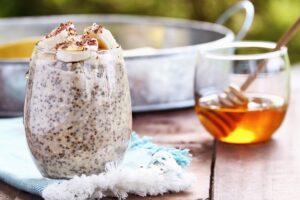 Overnight Oats mit Banane, Chiasamen und Zartbitterschokolade