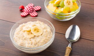 Porridge mit Apfel und Banane