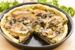 Süßkartoffelquiche mit Champignons und Spinat