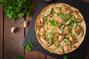 Hähnchen-Zucchini-Quiche mit Pastinaken