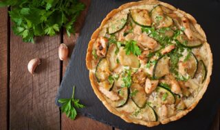 Hähnchen-Zucchini-Quiche mit Pastinaken