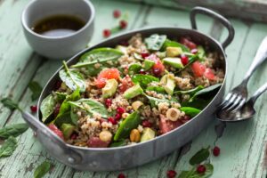 Quinoa mit Spinat, Melone und Granatapfel