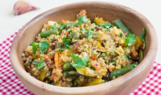 Quinoa-Bowl mit Gemüse