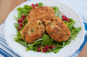 Quinoabratlinge mit Salat und Dip