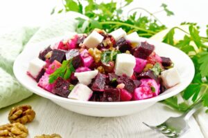 Rote Bete mit Feta und Walnüssen