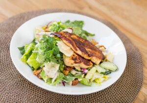 Hähnchenbrustsalat mit Gurke und Parmesan