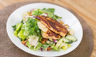 Hähnchenbrustsalat mit Gurke und Parmesan