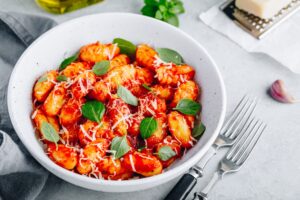 Scharfe Gnocchi mit Tomatensauce