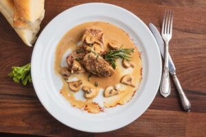 Schweinemedaillons in Champignon-Creme-Sauce