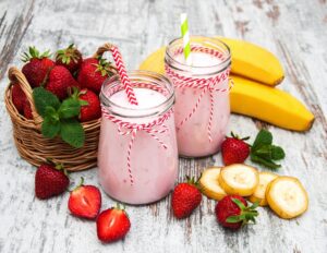 Shake mit Erdbeeren, Banane und Quark