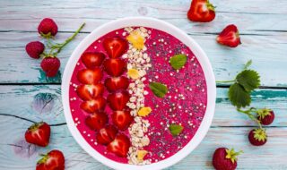 Erdbeer-Smoothie Bowl