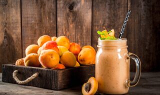 Aprikosen-Smoothie mit Orange