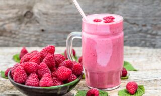 Shake mit Himbeeren, Quark und Leinsamen