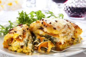 Vegane Lasagne mit Mangold, Zucchini und Feta