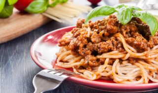 Vollkornspaghetti mit Hackfleisch und Aubergine