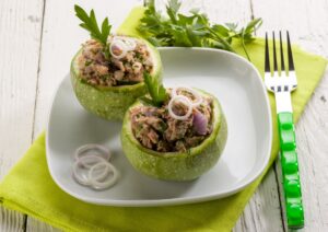 Zucchini gefüllt mit Thunfisch